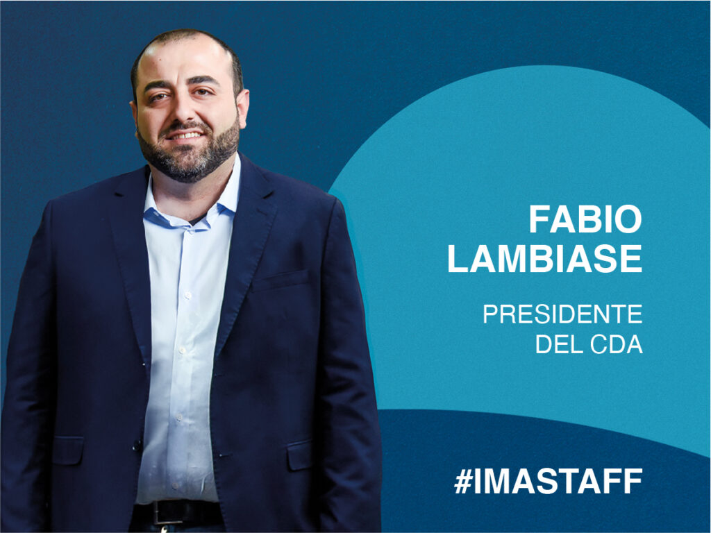 Foto ritratto di Fabio Lambiase, su fondo blu, colore istituzionale IMA Abrasivi.