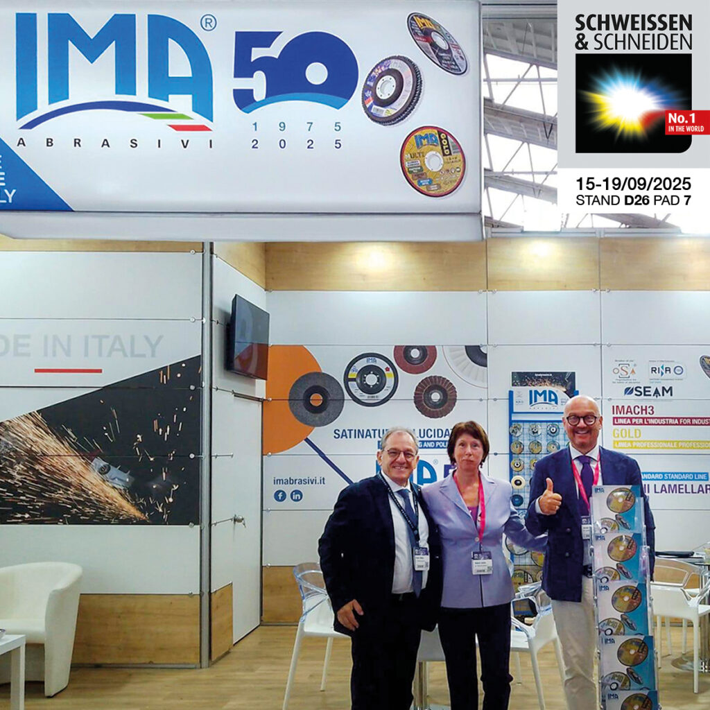Lo staff di IMA Abrasivi, sorridente e soddisfatto, durante la fiera Schweißen&Schneiden 2025 di Essen